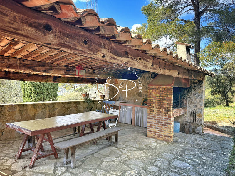 Maison - 301 m² - 13 pièces