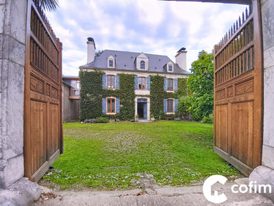 Maison - 343 m² - 10 pièces