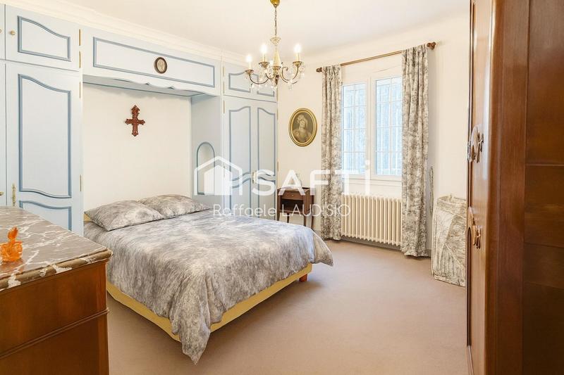 Maison - 210 m² - 6 pièces