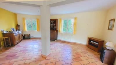 Maison - 236 m² - 7 pièces