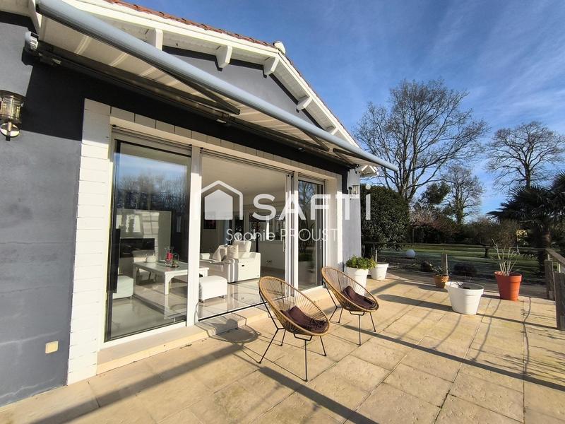 Maison - 250 m² - 8 pièces