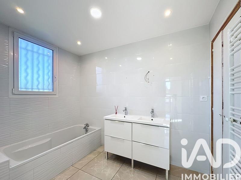 Maison - 200 m² - 7 pièces