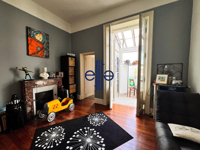 Maison - 204 m² - 9 pièces