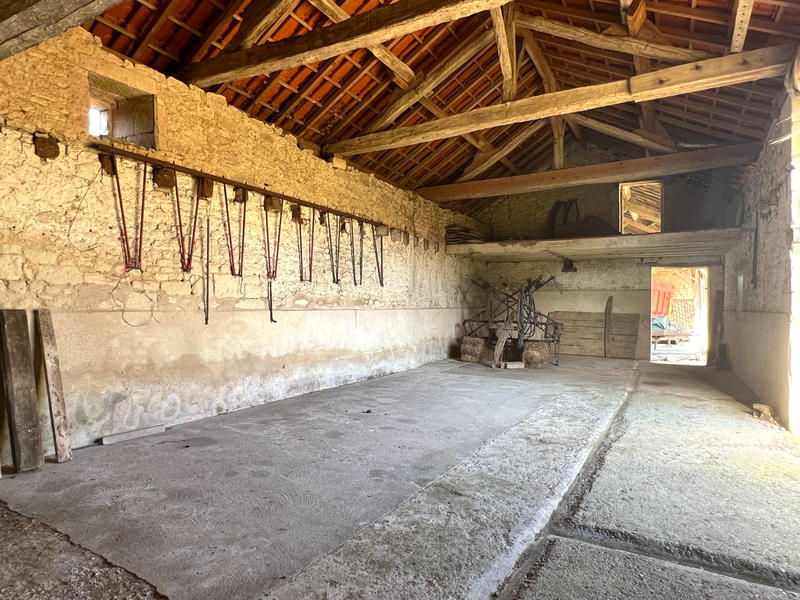 Ferme - 700 m² - 1 pièce