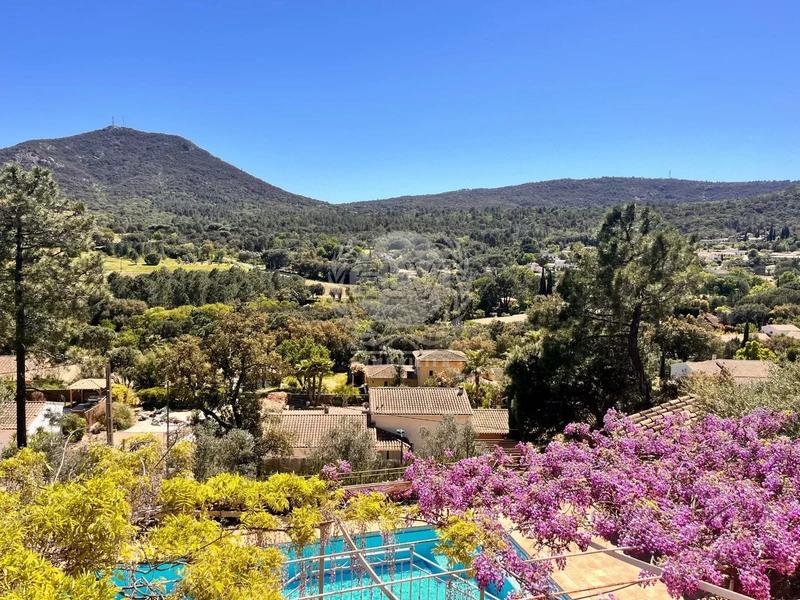 Maison - 185 m² - 6 pièces