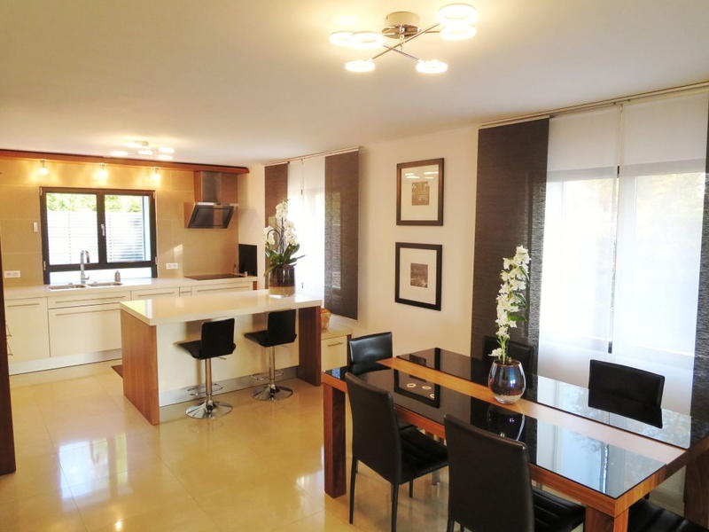 Maison - 180 m² - 5 pièces