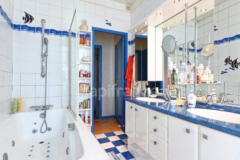 Maison - 230 m² - 9 pièces