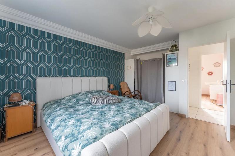 Maison - 232 m² - 8 pièces