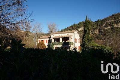 Maison - 235 m² - 10 pièces