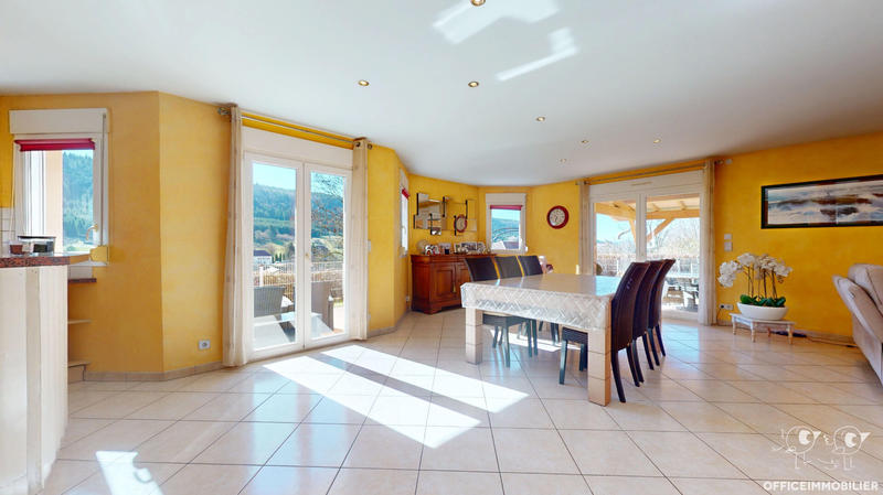 Maison - 180 m² - 8 pièces