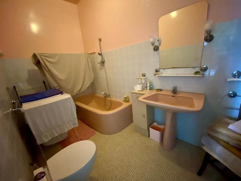 Propriété - 245 m² - 6 pièces