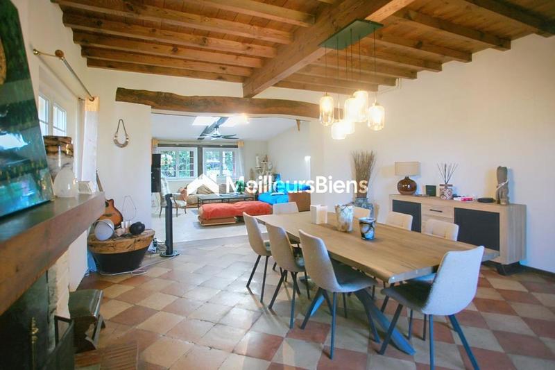 Propriété - 252 m² - 6 pièces