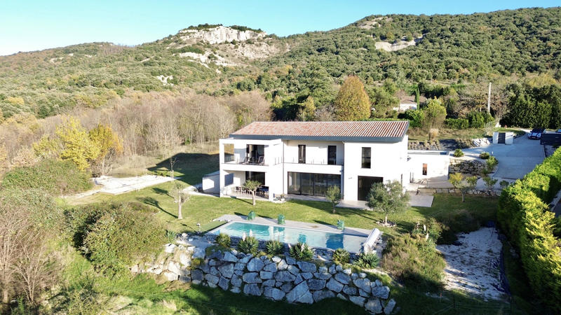 Villa - 300 m² - 9 pièces