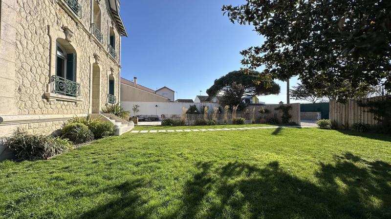 Propriété - 199 m² - 8 pièces