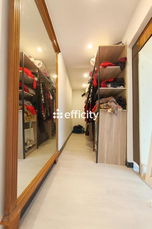 Demeure - 275 m² - 7 pièces