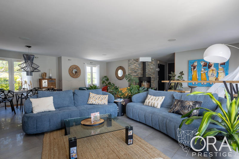 Maison contemporaine - 274 m² - 7 pièces