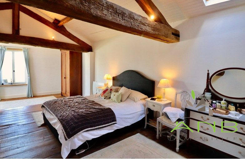 Maison - 225 m² - 8 pièces