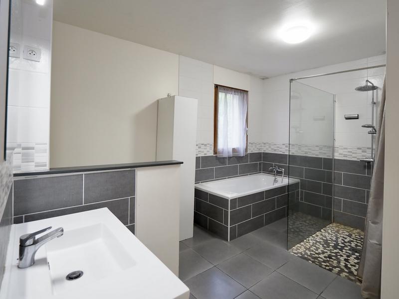 Maison - 250 m² - 13 pièces