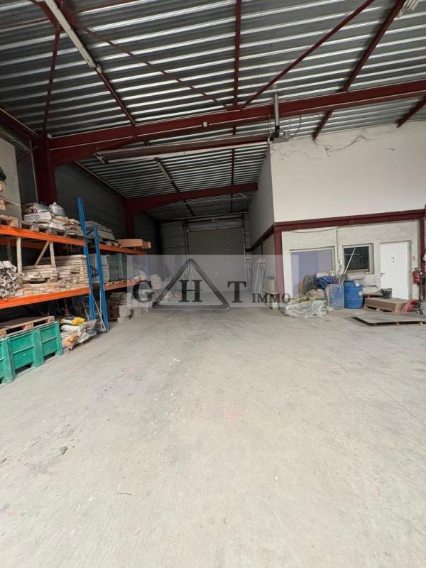 Entrepôt - 945 m²