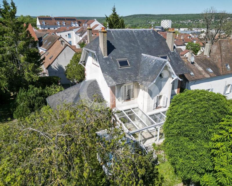 Maison de maîtres - 230 m² - 9 pièces