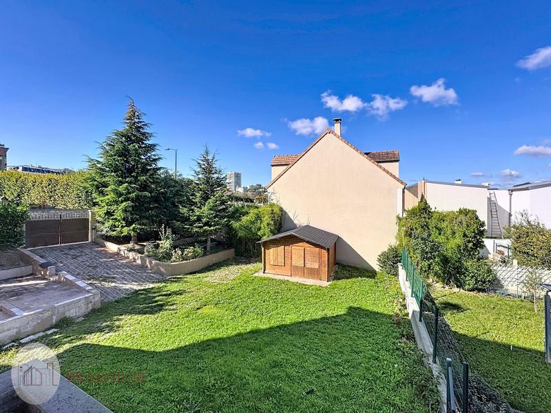 Maison - 203 m² - 9 pièces