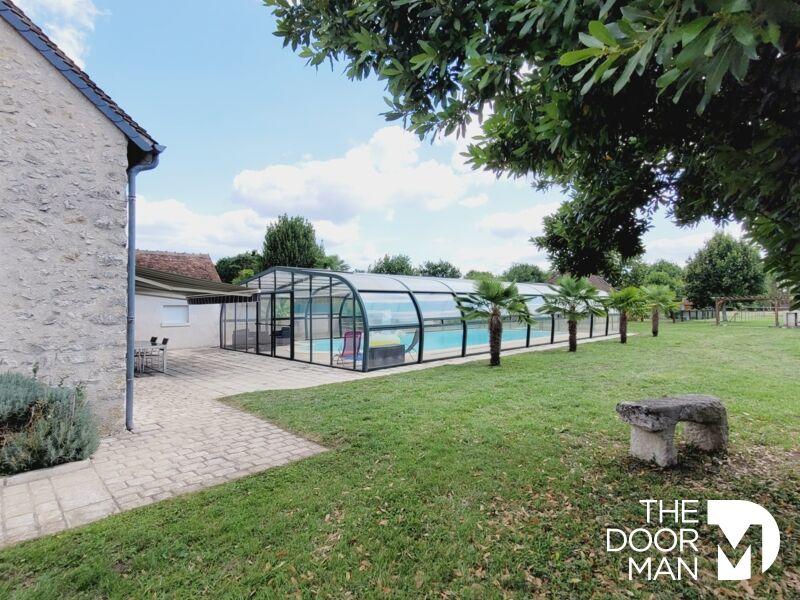 Propriété - 367 m² - 9 pièces