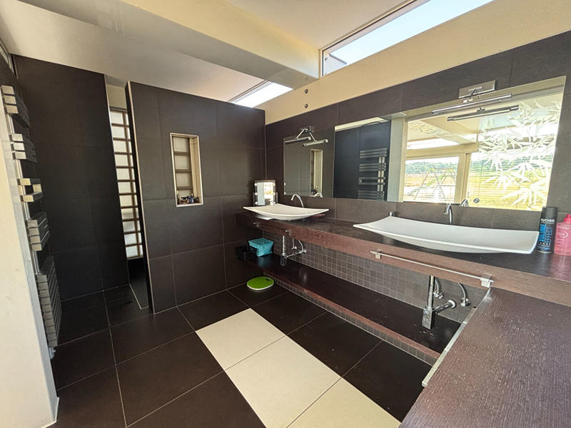 Maison - 230 m² - 5 pièces