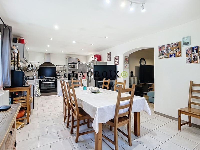 Maison - 220 m² - 8 pièces