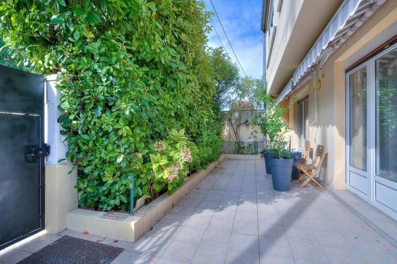 Maison - 280 m² - 14 pièces