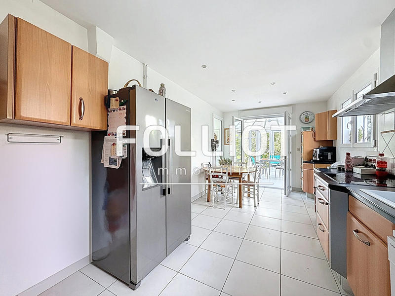 Maison - 180 m² - 8 pièces