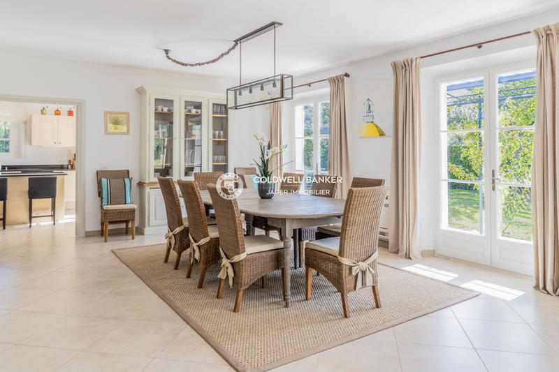 Demeure - 220 m² - 6 pièces