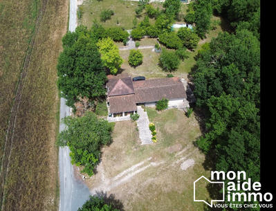 Maison - 240 m² - 8 pièces