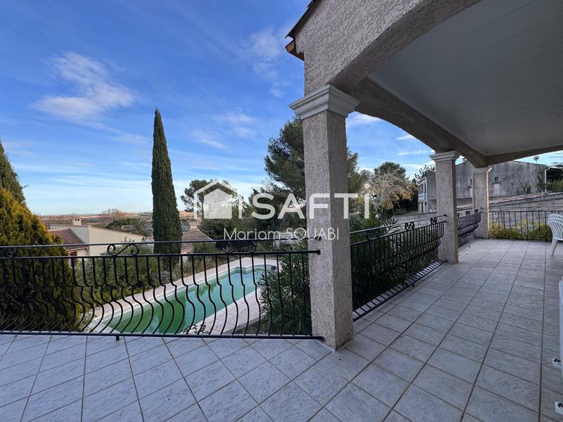 Maison - 235 m² - 7 pièces