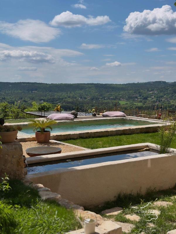 Villa - 239 m² - 9 pièces