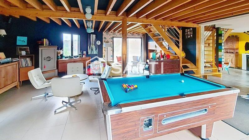 Maison - 220 m² - 6 pièces