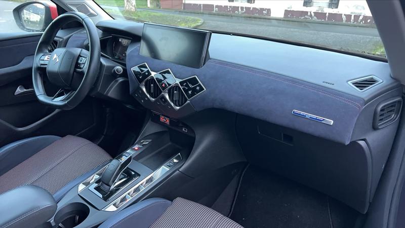 Citroën Ds3 Crossback E-Tense 136 Ines de la Fressange