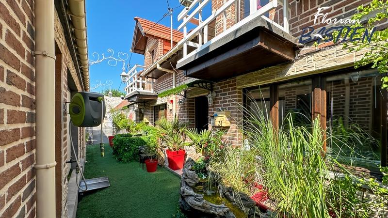 Maison - 327 m² - 15 pièces