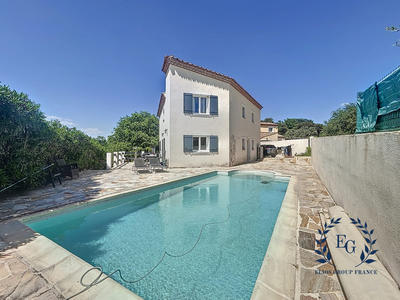 Maison traditionnelle - 272 m² - 10 pièces