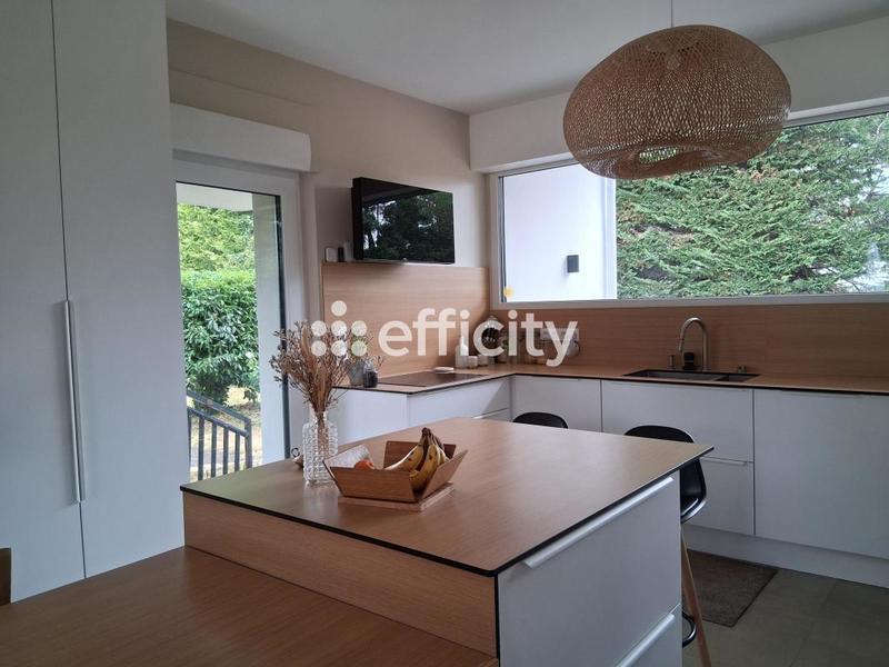 Maison - 208 m² - 10 pièces