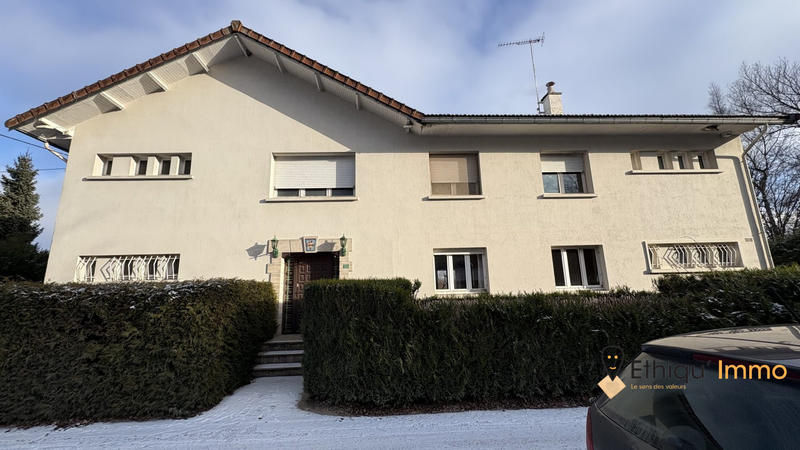 Maison - 385 m² - 9 pièces