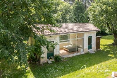 Propriété - 280 m² - 10 pièces