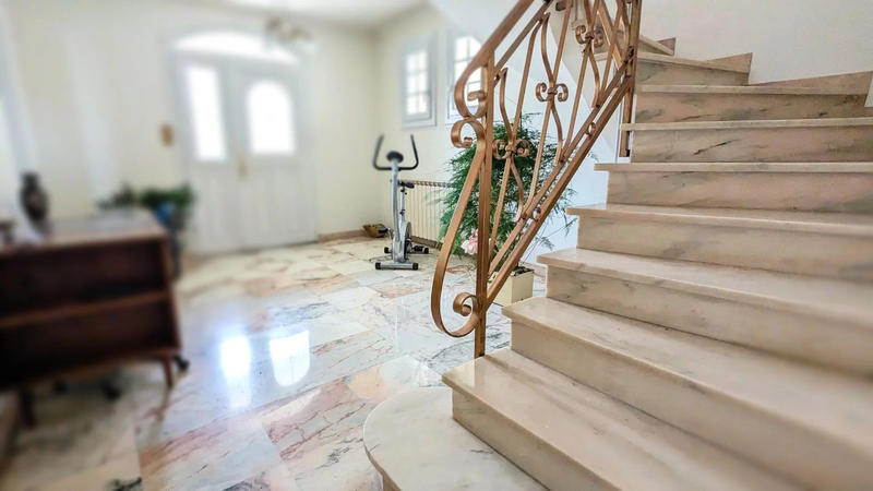 Maison traditionnelle - 175 m² - 8 pièces