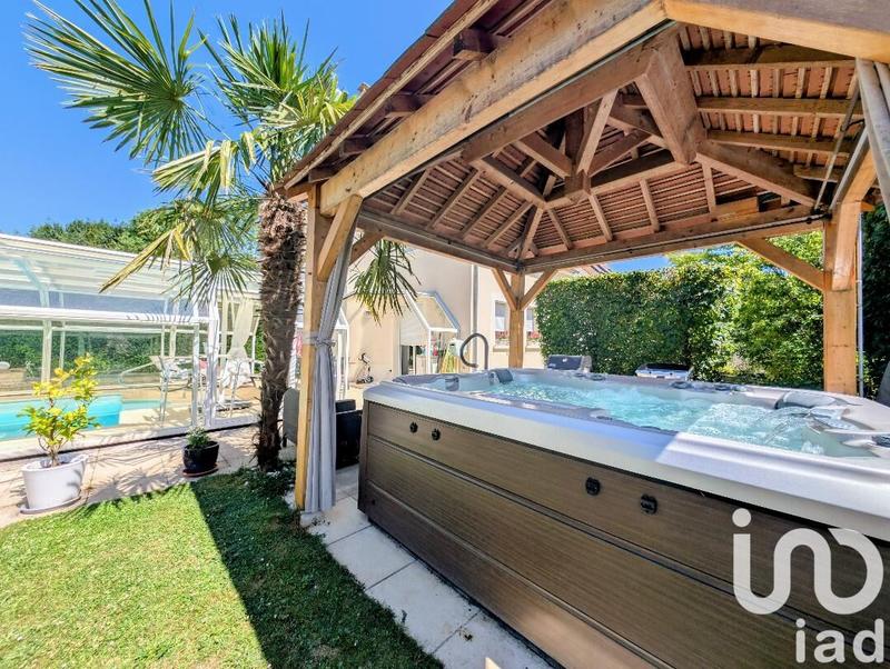 Maison - 300 m² - 12 pièces