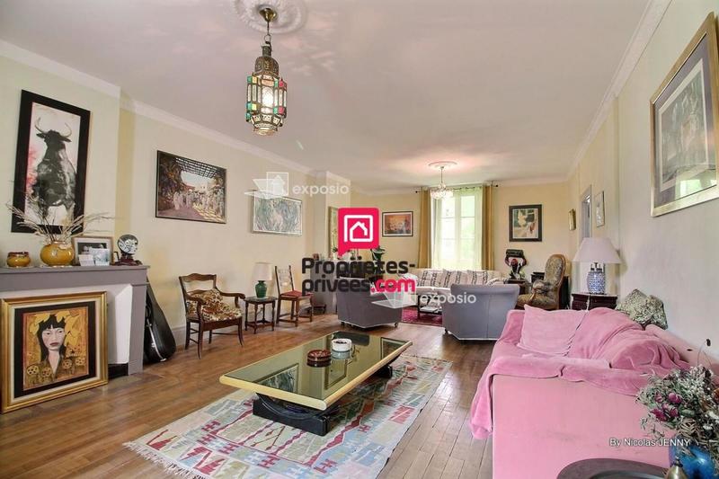 Maison - 230 m² - 6 pièces