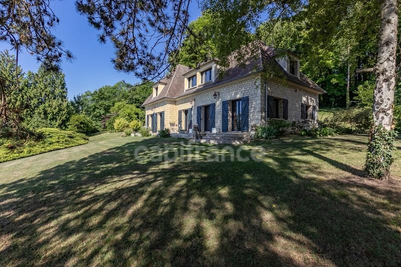 Maison - 220 m² - 6 pièces