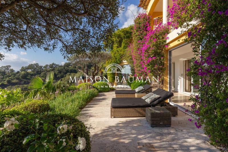 Villa - 302 m² - 12 pièces