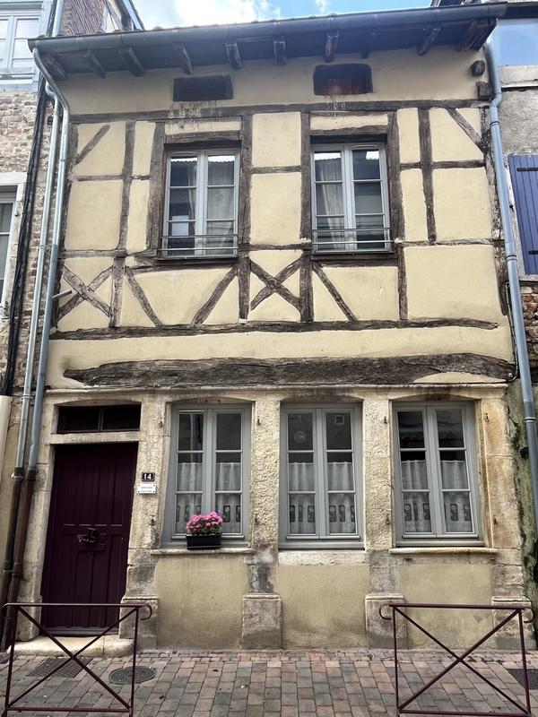 Maison ancienne - 205 m² - 9 pièces