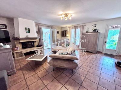 Maison traditionnelle - 170 m² - 4 pièces