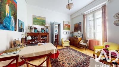 Maison - 328 m² - 10 pièces