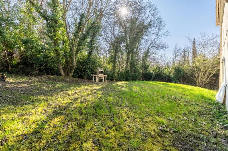 Maison - 220 m² - 7 pièces